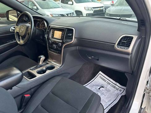 Used 2017 Jeep Grand Cherokee Laredo w/ Quick Order Package 23E image 13