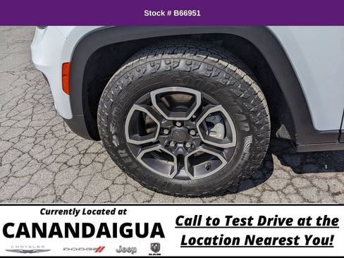 Used 2022 Jeep Grand Cherokee Trailhawk AWD/4WD image 30