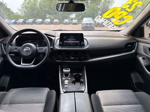 Certified 2023 Nissan Rogue SV FWD image 12