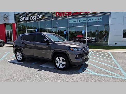 Used 2022 Jeep Compass Latitude image 36