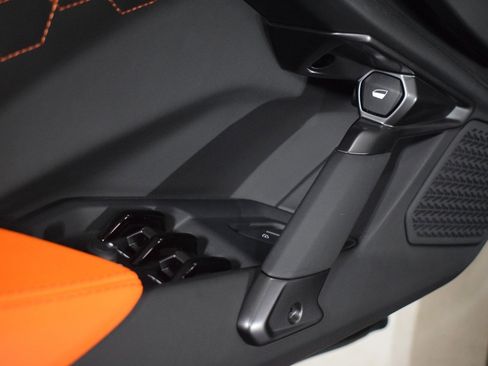 Used 2025 Lamborghini Revuelto image 37