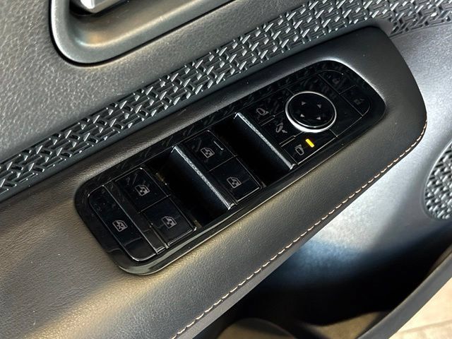 Used 2024 Nissan Ariya AWD image 21