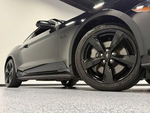Used 2022 Ford Mustang GT Premium w/ Black Accent Package RWD image 3
