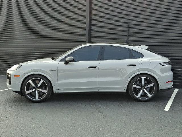 Certified 2025 Porsche Cayenne Turbo AWD/4WD image 2
