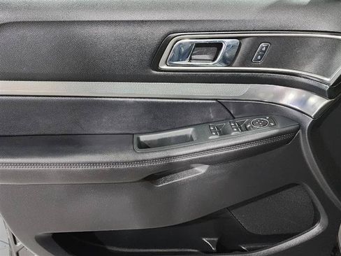 Used 2018 Ford Explorer XLT w/ Equipment Group 202A AWD/4WD image 11
