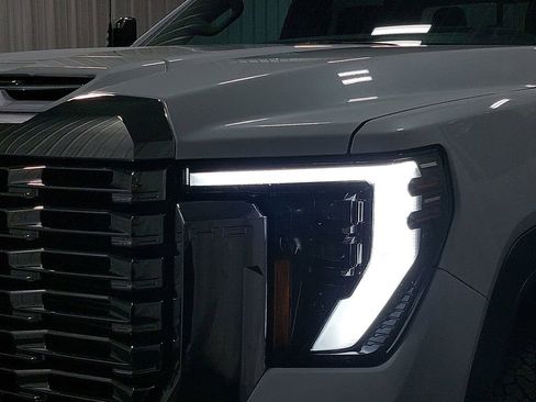 New 2026 GMC Sierra 3500 Denali w/ Denali Reserve Package image 34