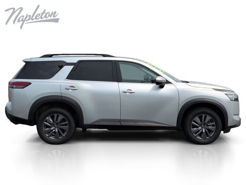 Used 2025 Nissan Pathfinder SV FWD image 7