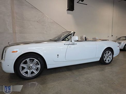 Used 2014 Rolls-Royce Phantom Drophead Coupe image 45