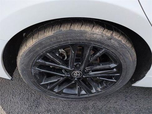 Certified 2025 Toyota Camry SE image 9