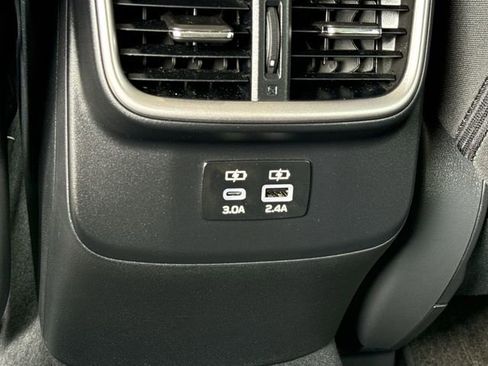 Used 2025 Subaru Outback Premium image 11