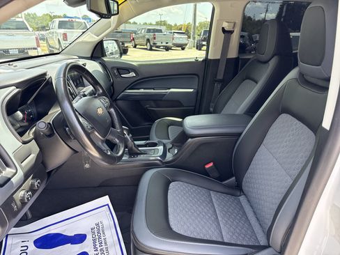 Used 2022 Chevrolet Colorado Z71 AWD/4WD image 11