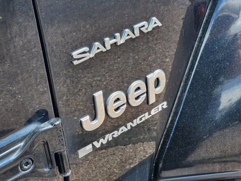 Used 2024 Jeep Wrangler Unlimited Sahara AWD/4WD image 31