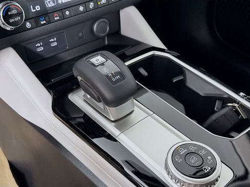 New 2025 Mitsubishi Outlander AWD image 17