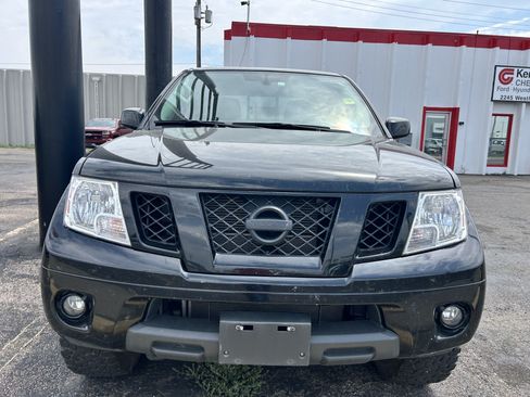 Used 2020 Nissan Frontier SV w/ Midnight Edition Floor Mats AWD/4WD image 2
