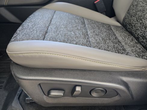 Used 2024 Chevrolet Colorado ZR2 w/ Technology Package AWD/4WD image 19