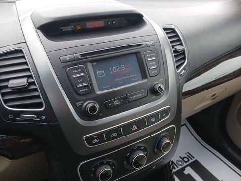 Used 2015 Kia Sorento LX image 7