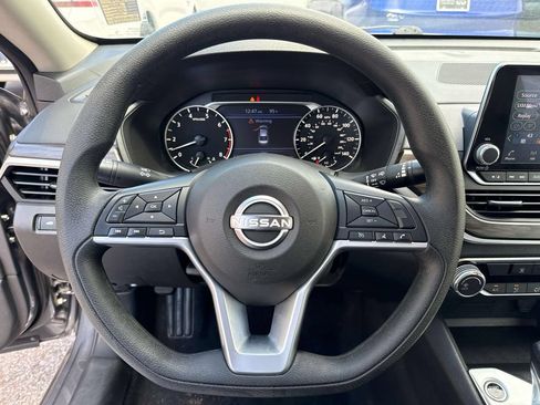 Used 2025 Nissan Altima 2.5 SV FWD image 20
