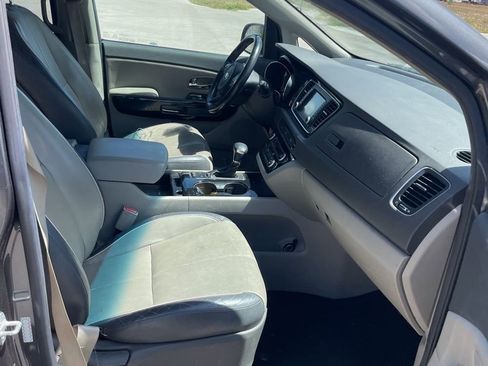 Used 2017 Kia Sedona EX image 6