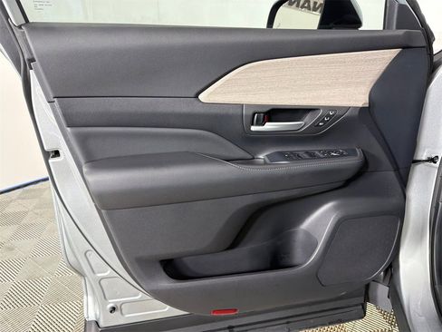 Used 2024 Toyota Grand Highlander Platinum image 11