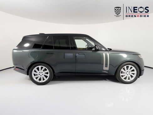 Used 2024 Land Rover Range Rover SE AWD/4WD image 6