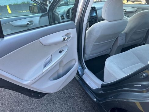 Used 2010 Toyota Corolla LE image 18