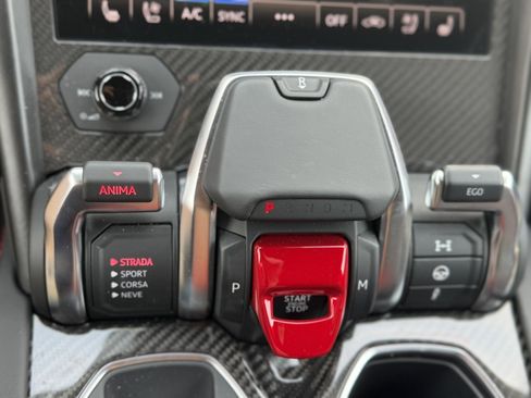 Used 2021 Lamborghini Urus AWD/4WD image 16