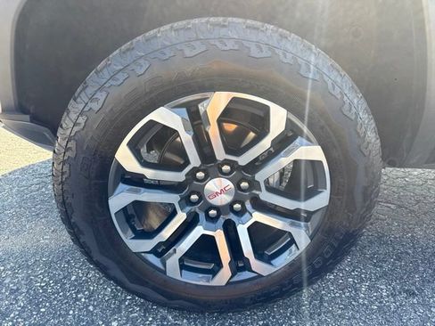 Used 2024 GMC Canyon AT4 w/ AT4 Premium Package AWD/4WD image 11