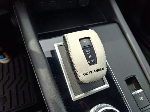 Used 2024 Mitsubishi Outlander SE AWD/4WD image 15