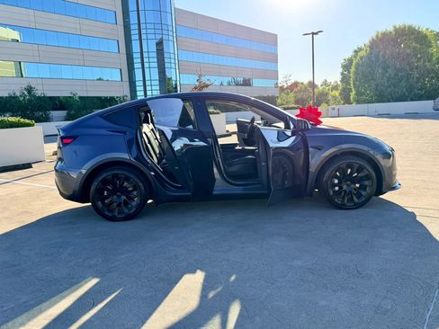 Used 2023 Tesla Model Y AWD image 33