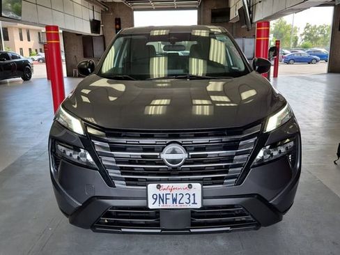 Used 2024 Nissan Rogue S FWD image 2