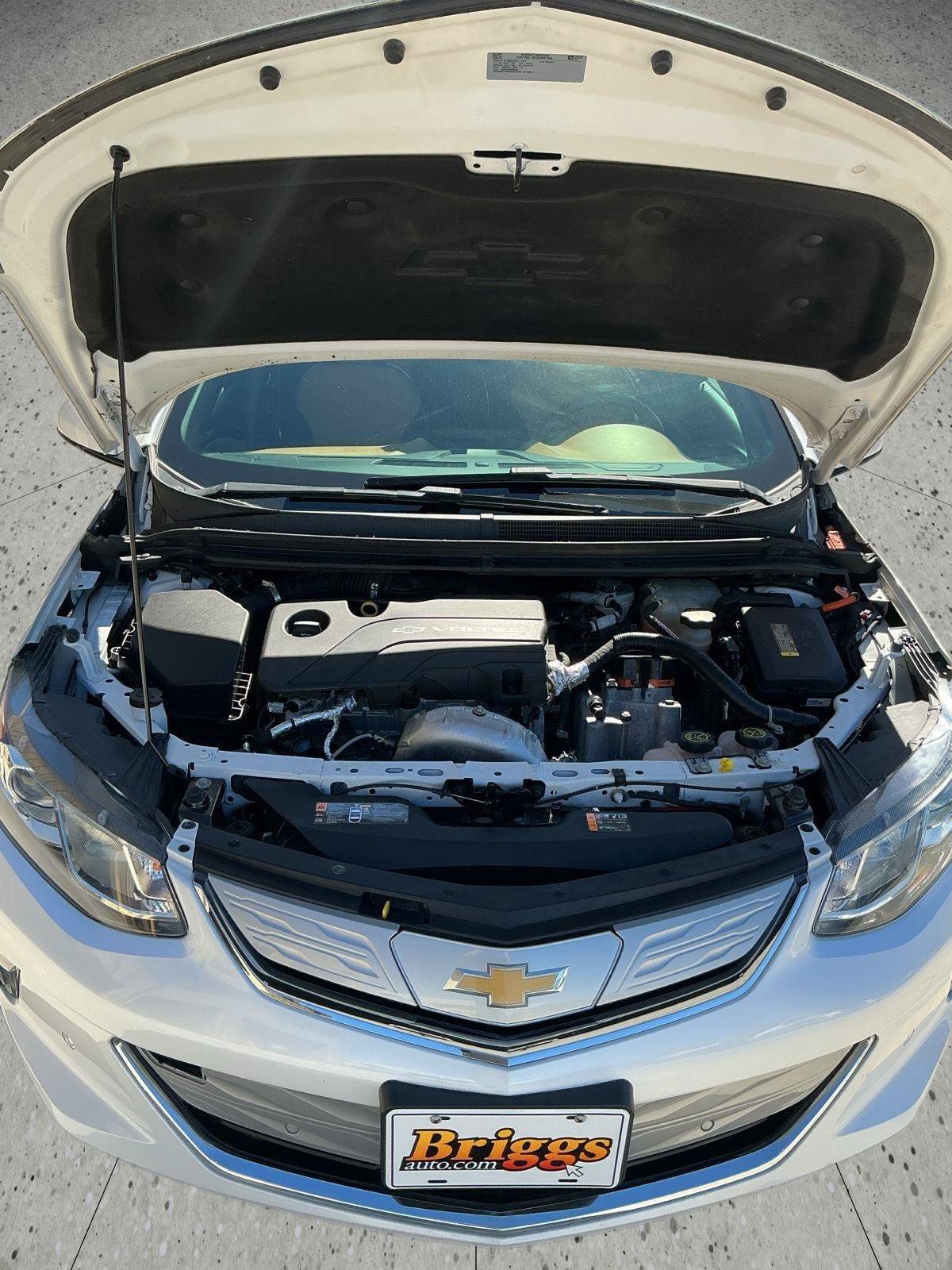 Used 2018 Chevrolet Volt Premier w/ Driver Confidence Package FWD image 9