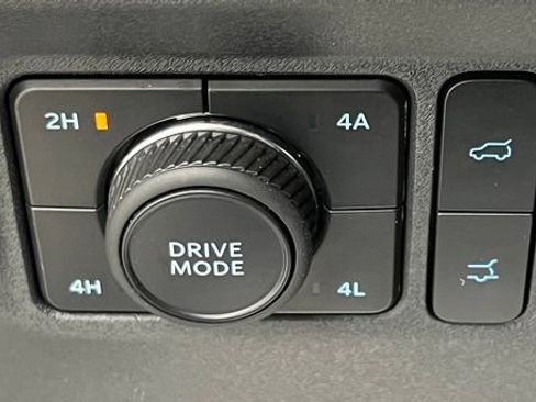 Used 2025 Ford Expedition Active AWD/4WD image 28