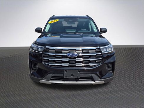 Used 2025 Ford Explorer Active image 2