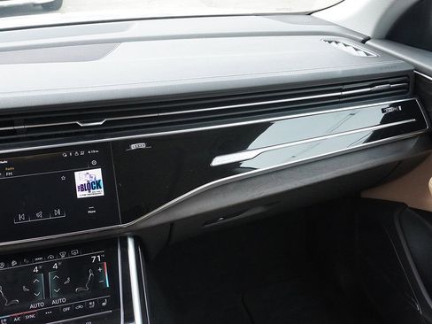 Used 2023 Audi Q8 Prestige AWD/4WD image 30