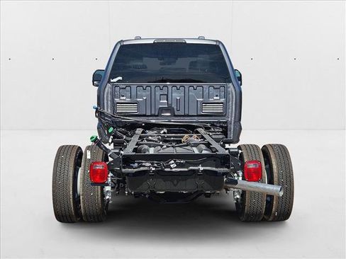 New 2025 Ford F550 4x4 Crew Cab Super Duty w/ XLT Value Package image 6