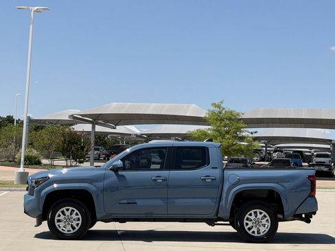 Used 2026 Toyota Tacoma SR5 AWD/4WD image 3