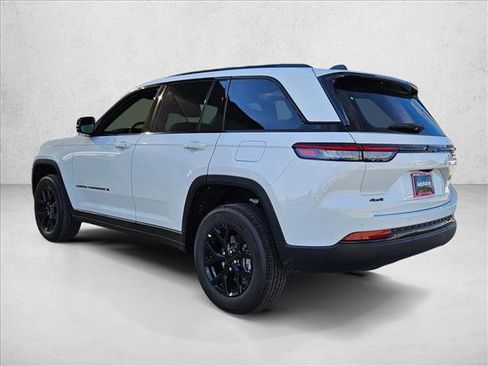 New 2025 Jeep Grand Cherokee Altitude image 9