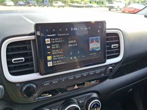 Certified 2025 Hyundai Venue Limited FWD image 20