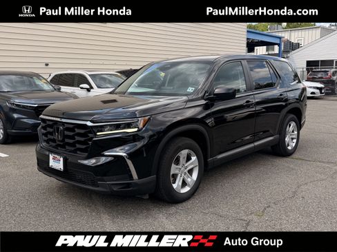 Used 2023 Honda Pilot LX image 1