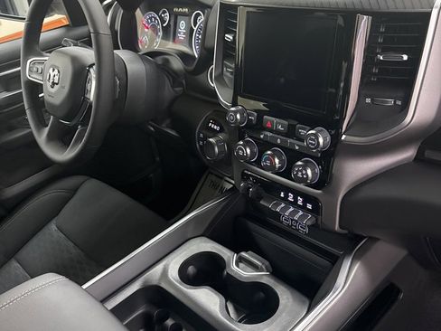 New 2026 RAM 1500 4x4 Crew Cab image 32