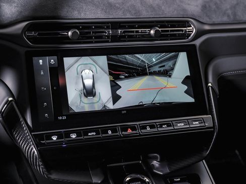 New 2025 Aston Martin Vanquish image 33