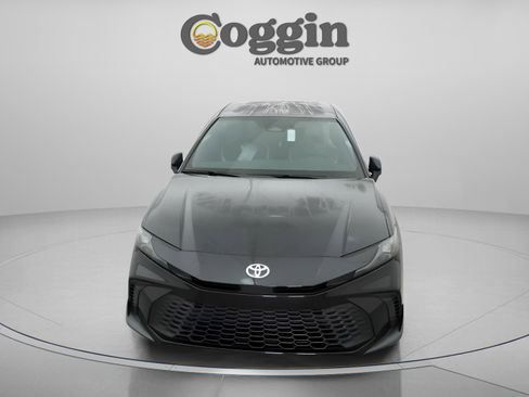 Used 2025 Toyota Camry SE image 15