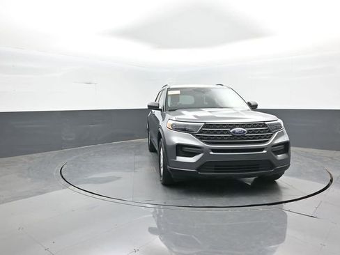 Certified 2022 Ford Explorer XLT w/ Class IV Trailer Tow Package AWD/4WD image 2