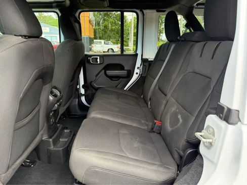 Used 2023 Jeep Wrangler Unlimited w/ Sun & Screen Package AWD/4WD image 28