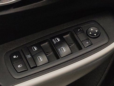 Used 2018 Jeep Cherokee Latitude Plus image 27