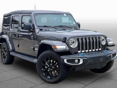 Used 2022 Jeep Wrangler Unlimited Sahara w/ Cold Weather Group AWD/4WD image 4