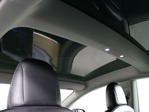 Used 2023 Tesla Model 3 Performance image 19