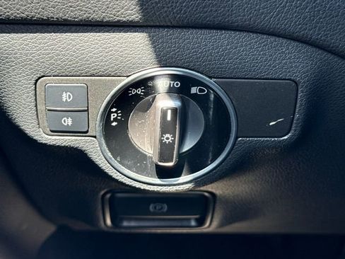 Used 2018 Mercedes-Benz GLA 250 4MATIC image 38