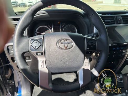 Used 2022 Toyota 4Runner Limited AWD/4WD image 13