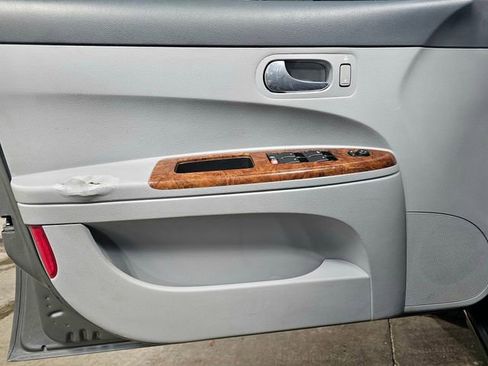 Used 2005 Buick LaCrosse CXS w/ Chrome Appearance Package image 16